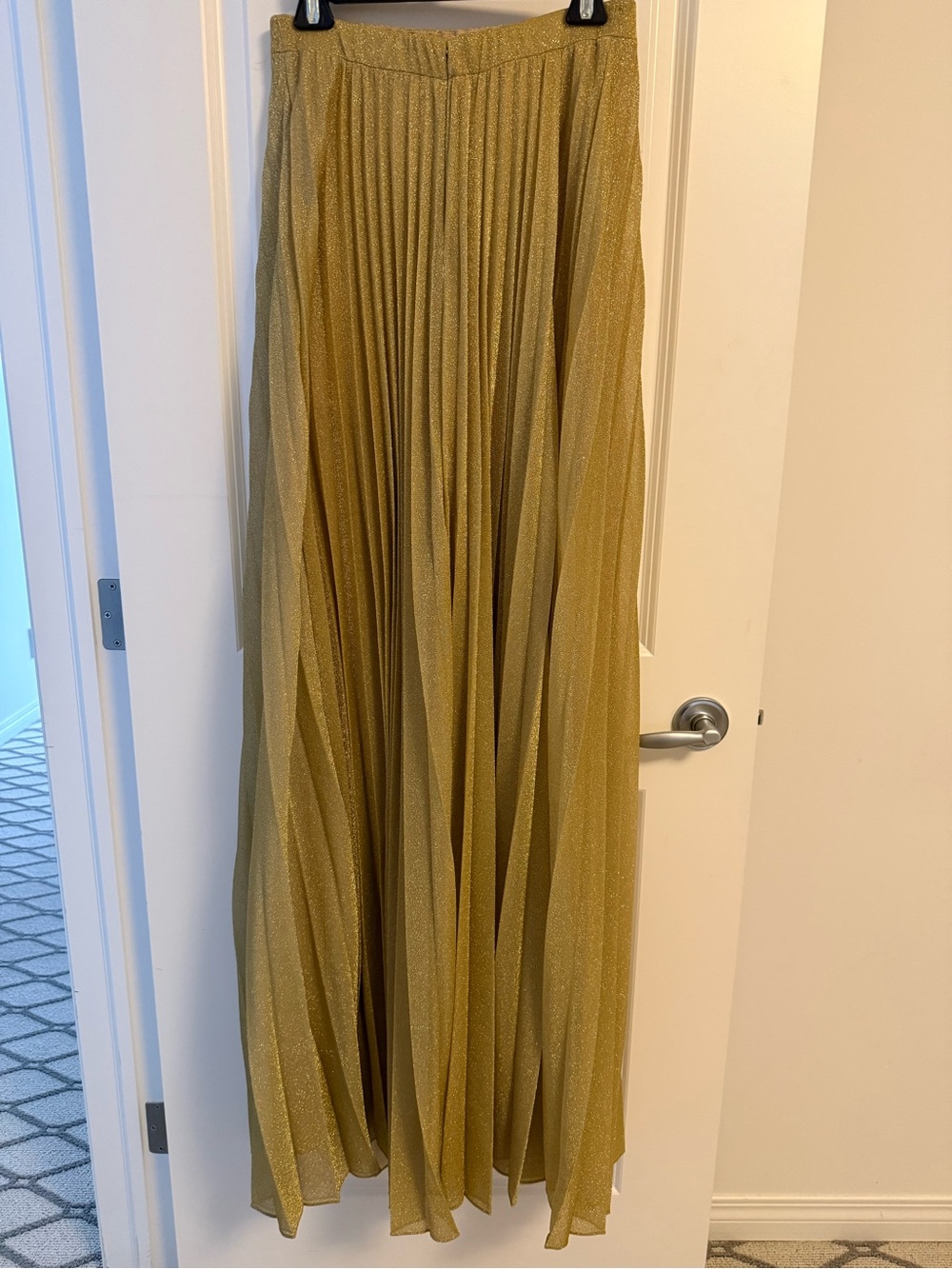 HALSTON Juliet Metallic Plissé Strapless Gown Gold Size 4 | NWOT - Picture 3 of 9